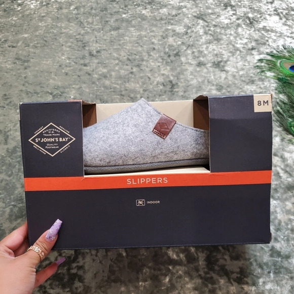 St. John's Bay Mens Clog Slippers - Picture 1 of 4